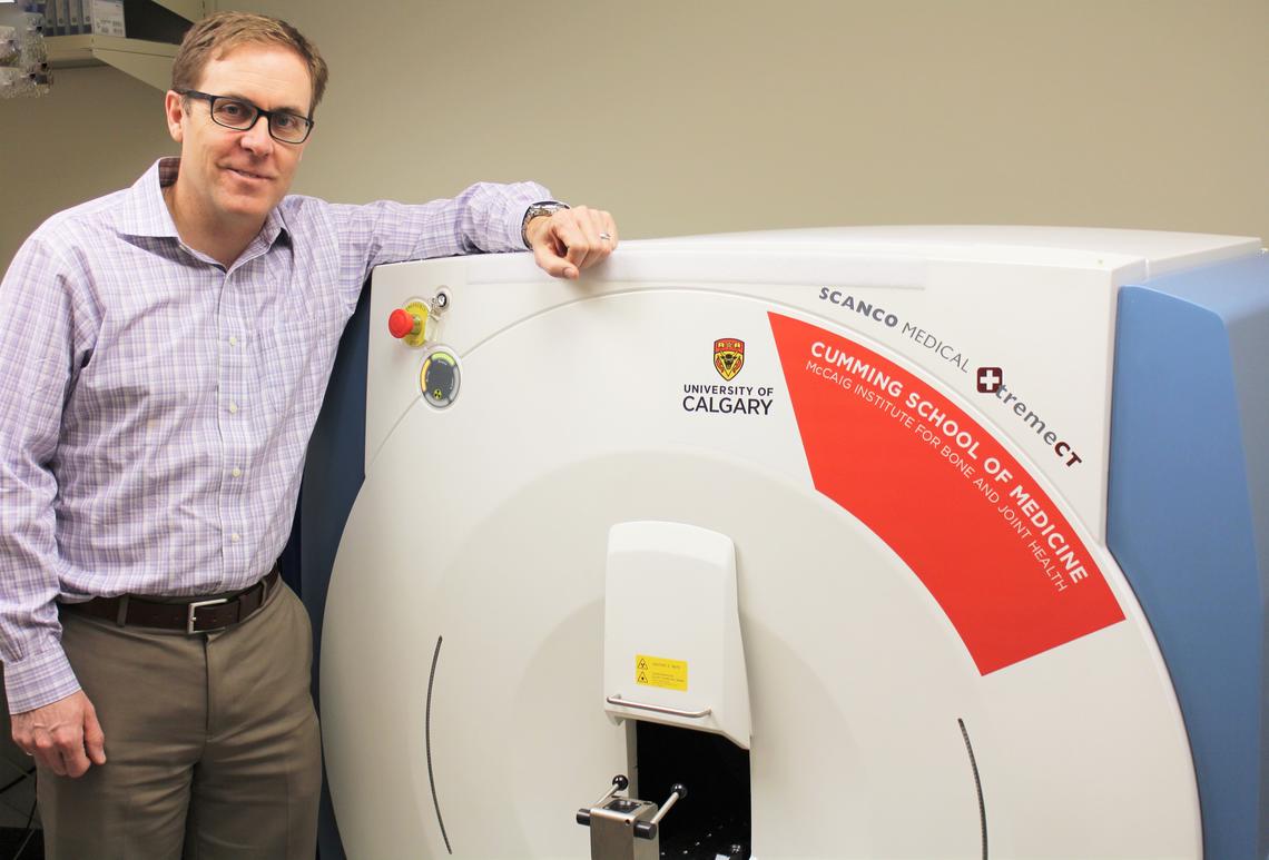 Steven Boyd, PhD, a researcher at the university’s McCaig Institute for Bone and Joint Health, is studying the effect of space flight on bone quality in astronauts using a new 3D imaging technology called HR-pQCT. 