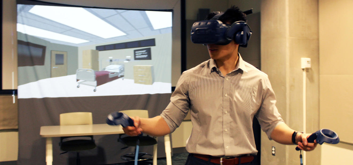 Dante Luu BN'22 demos his virtual reality project in the TFDL VR Development Room.
