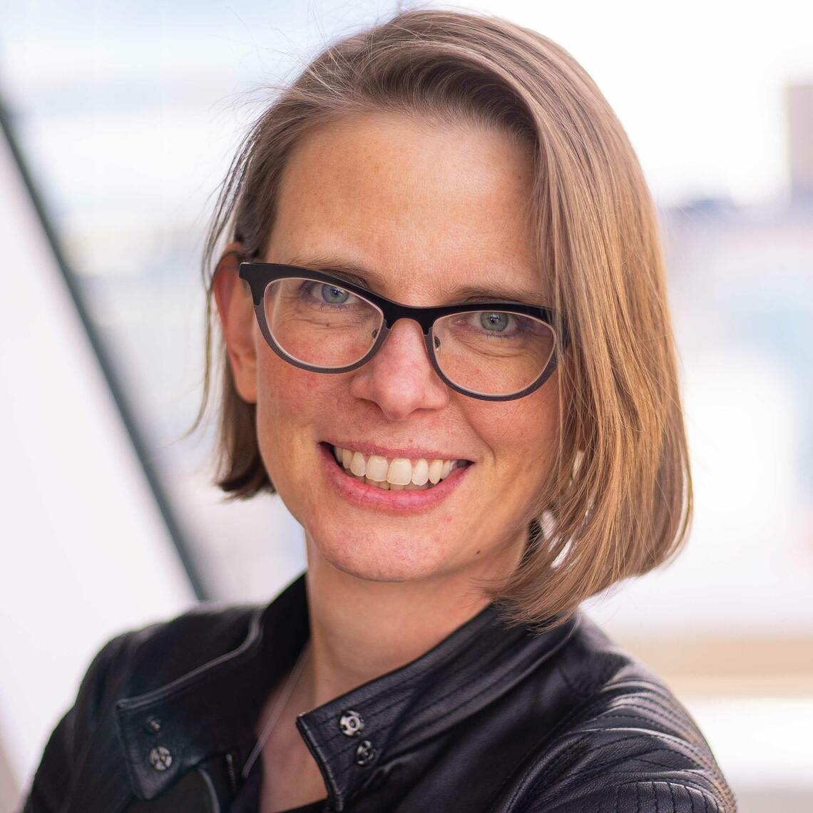 Headshot of Belinda Heyne